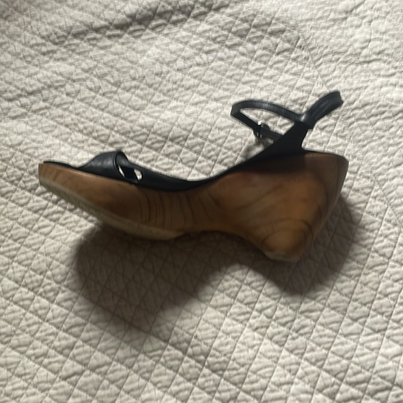 VIALIS blck heeled sandal handmade in Spain - Picture 5 of 7